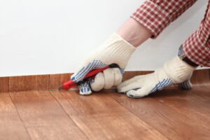 kak stelit linoleum na derevyannyj pol 16