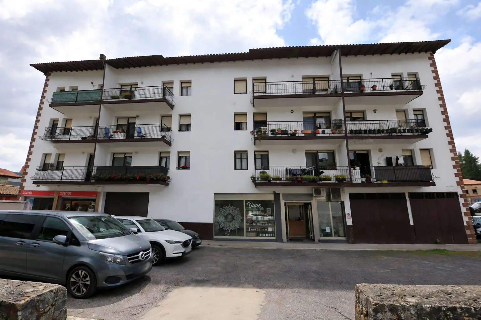 Empresa de Reformas en General en Bera de Bidasoa reformando una copropiedad con calidad y garantia