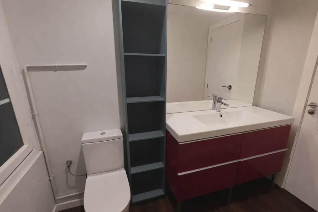 Reforma dee baño pequeño en hendaya, estos son los muebles reformados 