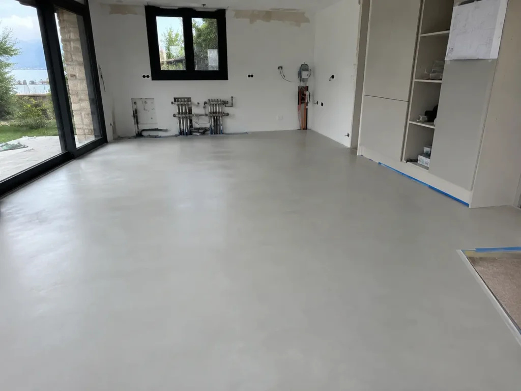 Suelo de cocina en porcelánico en reforma en la costa vasca, Reformas Ordoñez
