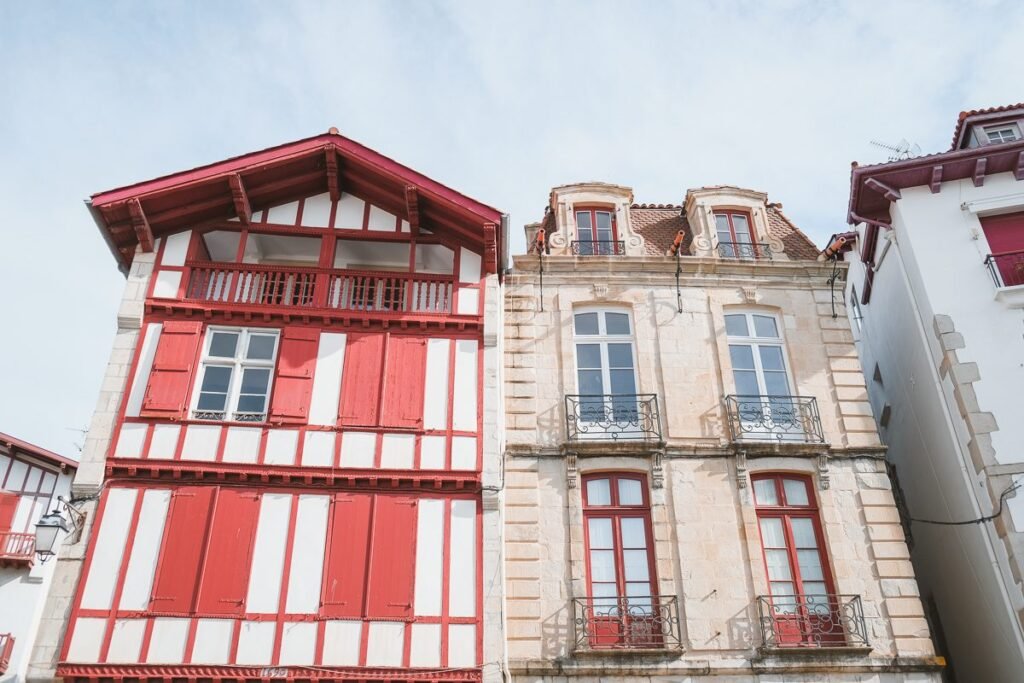 résultat ravalement de façade à Saint-Jean-de-Luz — enduit imitation pierre