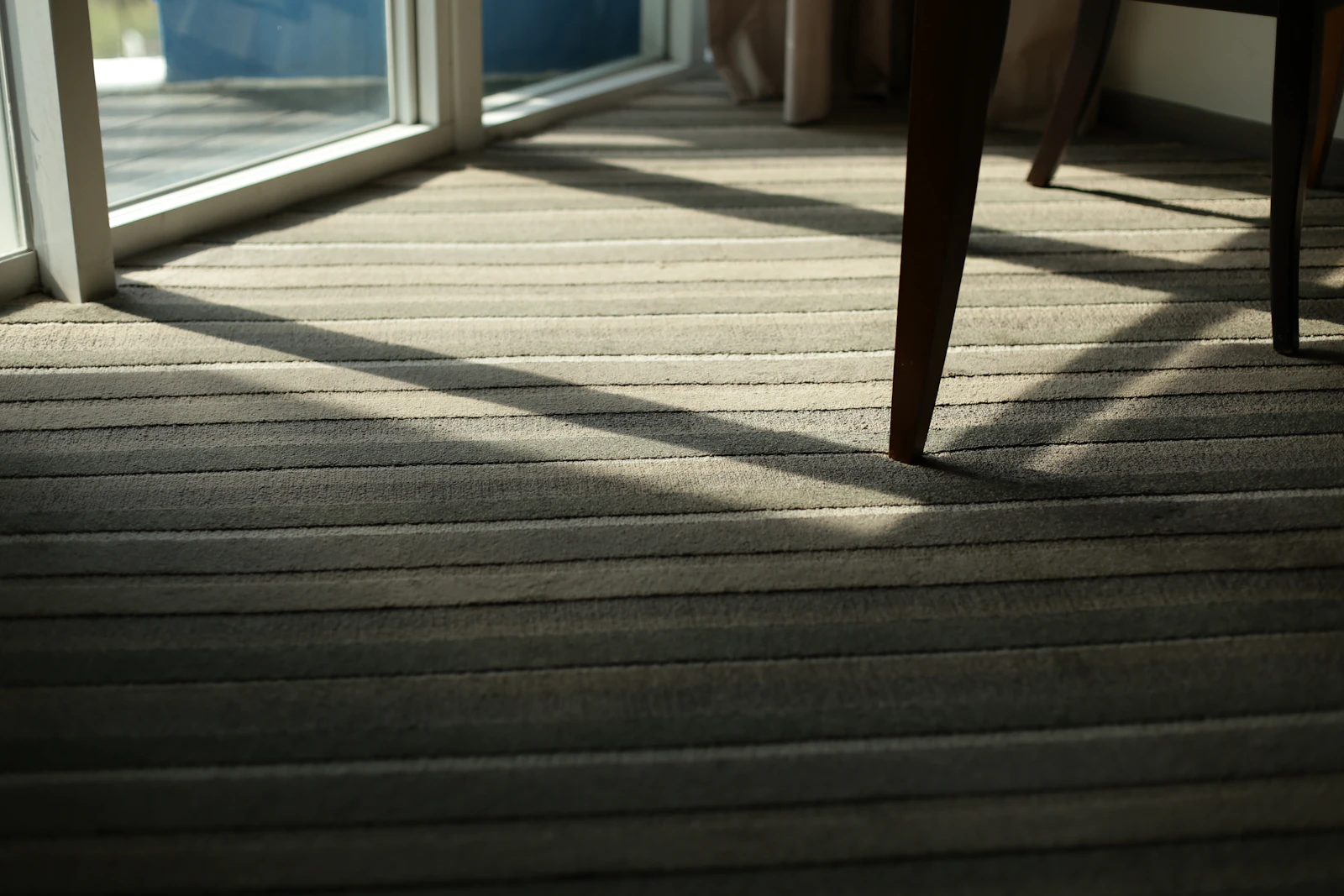 moquette bien tendue dans une chambre à Saint-Jean-de-Luz