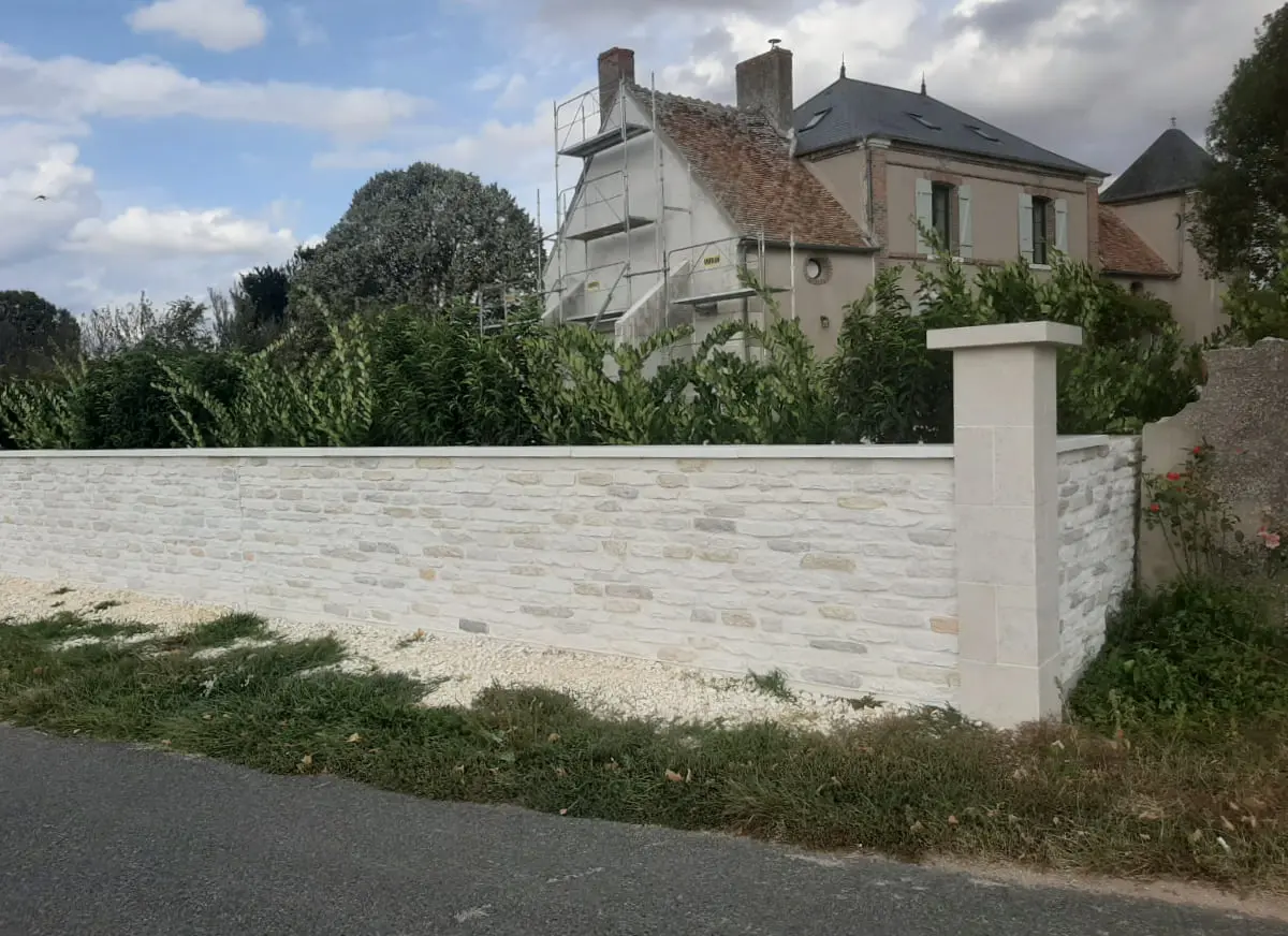 façade de villa protégée conservée pendant l'isolation intérieure d'une maison à Biarritz